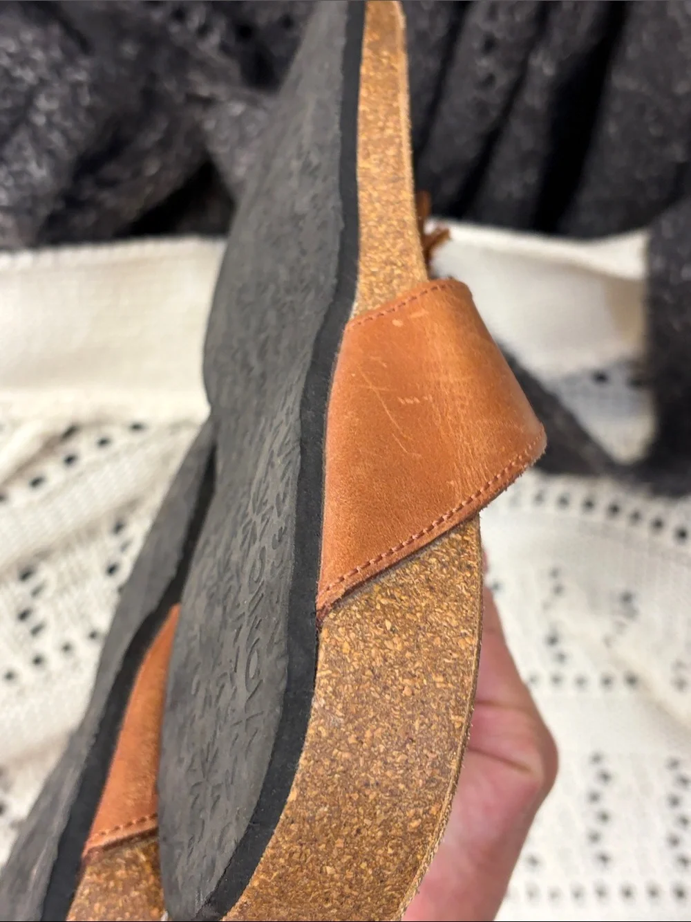 Vionic Tan Brown Floral Thong Sandals Size 6